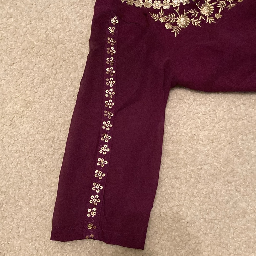 Sangria Foil Ruffled Pre-Stitched Saree WITH Blouse - Picture 5 of 13